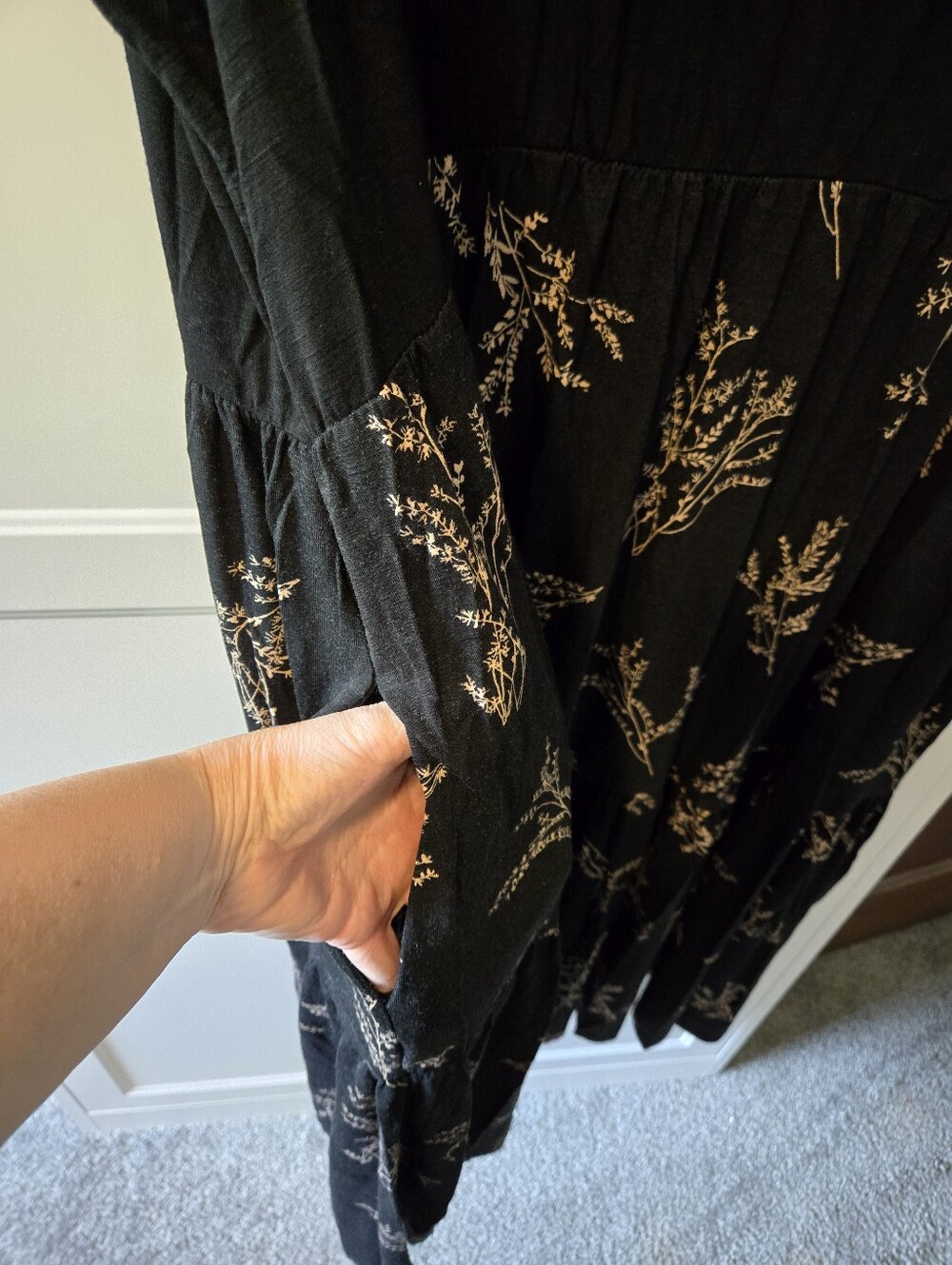 NWT! Maurices Black Maxi Dress w/Tan Floral Print,Flutter Sleeves & Pockets! 2X - Picture 4 of 6